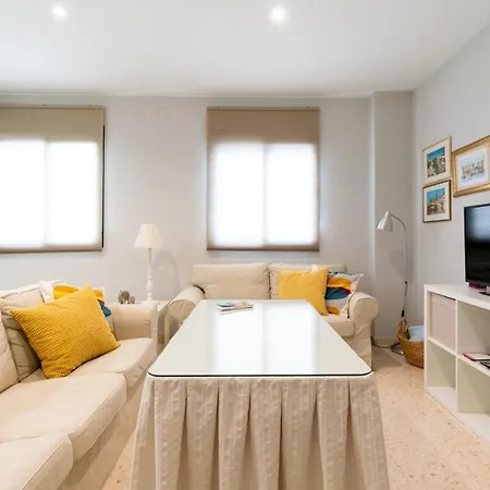 Behouse Reyes Catolicos Apartment